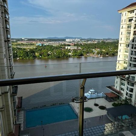 A.R Homestay Riverine Condominium Кучинг Екстериор снимка